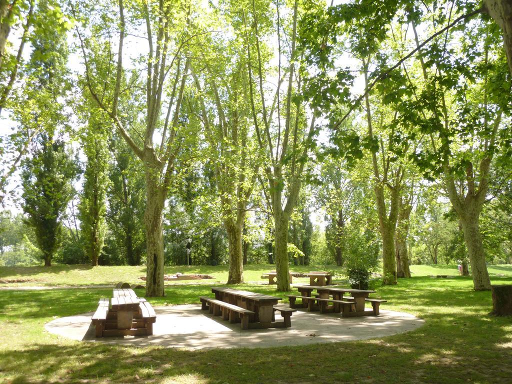 Hôtel Camping Parc du Château d'Allot à Boé Extérieur photo