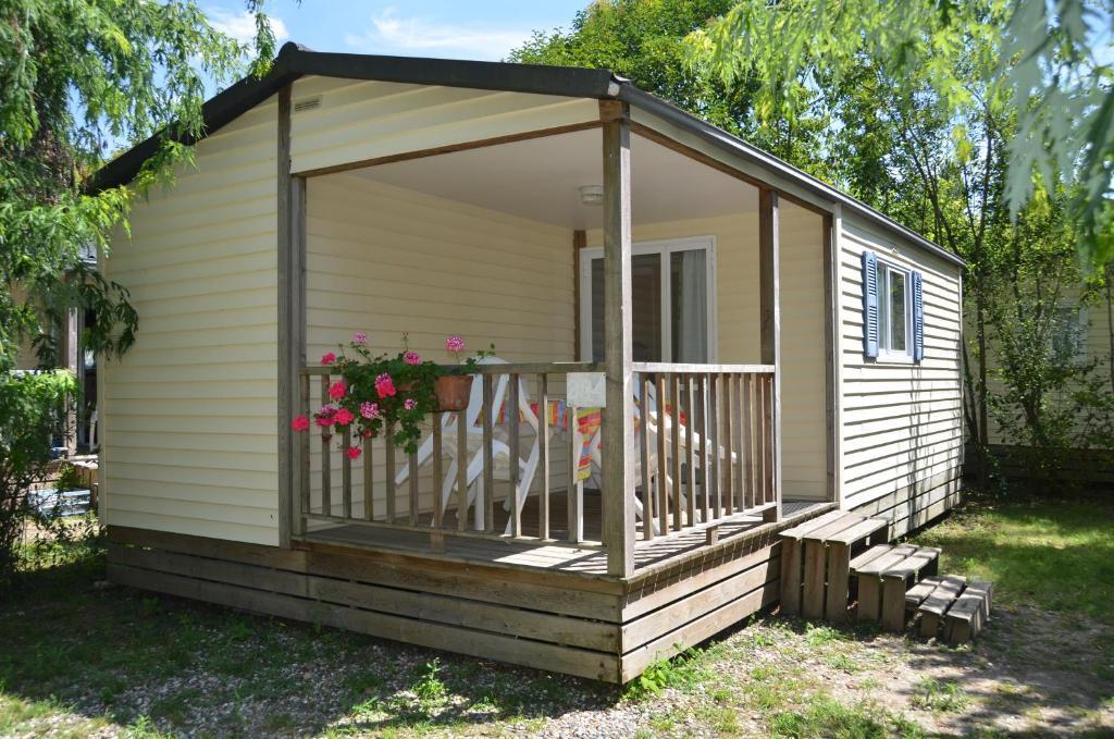 Hôtel Camping Parc du Château d'Allot à Boé Extérieur photo