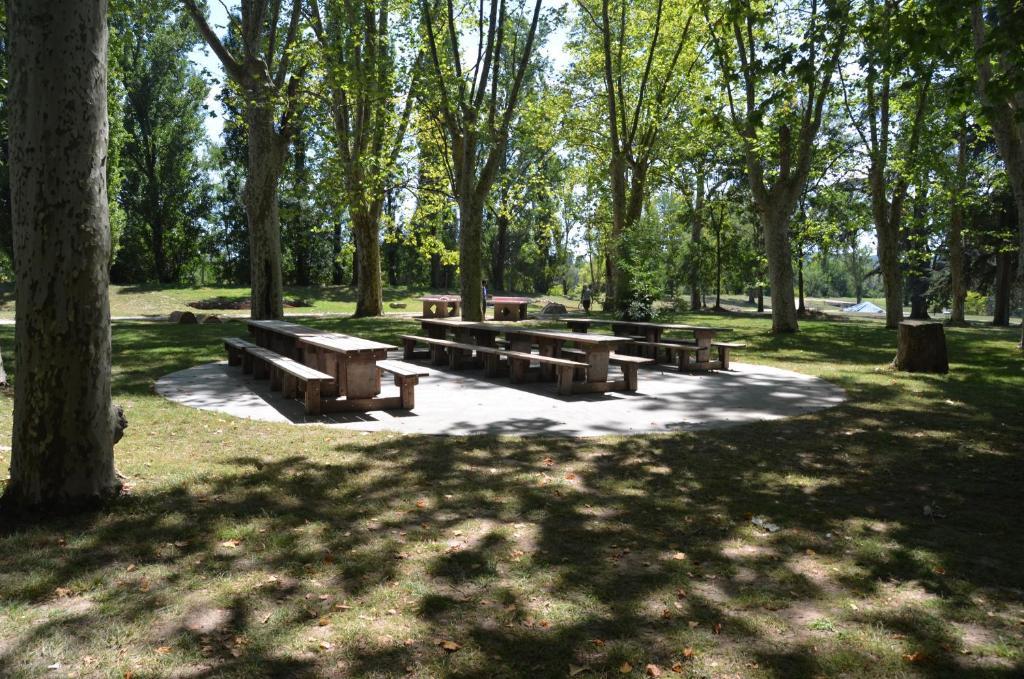 Hôtel Camping Parc du Château d'Allot à Boé Extérieur photo