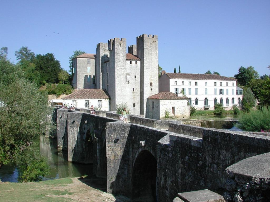 Hôtel Camping Parc du Château d'Allot à Boé Extérieur photo