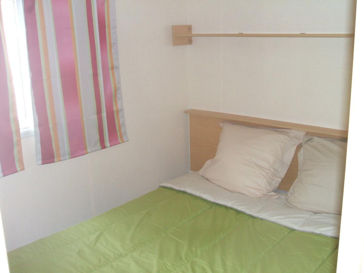 Hôtel Camping Parc du Château d'Allot à Boé Extérieur photo
